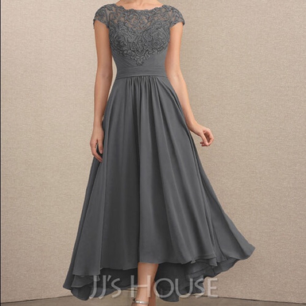 JJ House Mother of Bride dress size 4 never worn, still has tags